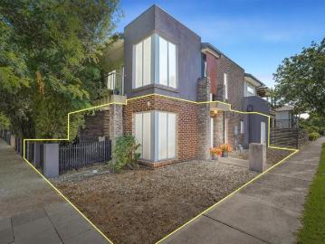SPACIOUS MODERN MASTERPIECE WITH STREET FRONTAGE!