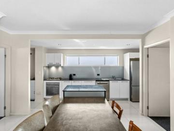 Spacious & Modern Second Floor Unit in a Quiet, Leafy Complex