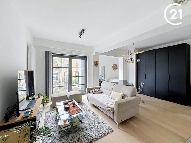 Spacious & Modern Studio with Terrace and Parking