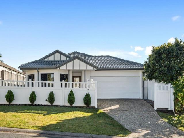 Spacious, Modern & Private Living in the Heart of Varsity Lakes