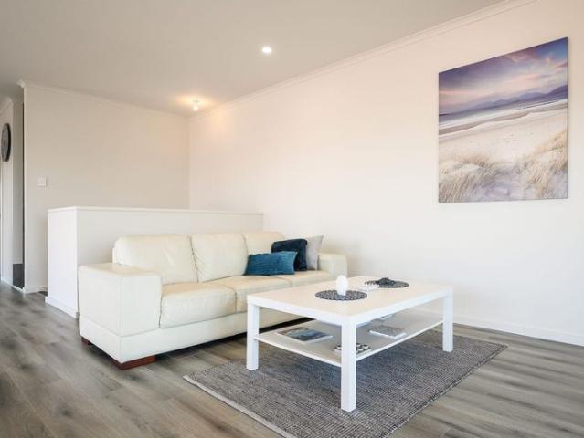 Spacious & Modern Retreat With Stunning Ocean Views 3 8 month lease only
