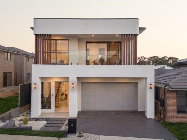 Spacious Modern Residence with Elegant Design and Outdoor Retreat