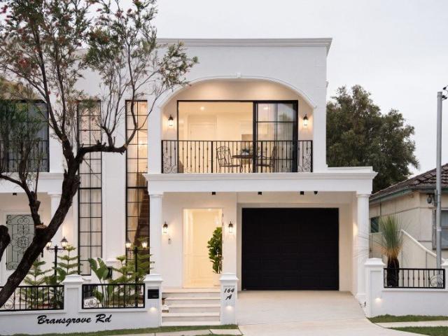 Spacious Modern Residence with Luxurious Master Suite and Alfresco Living