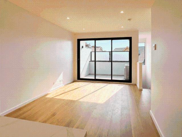 Spacious Modern Townhouse near Box Hill | 2 Beds + Large Study | Box Hill High School Zone