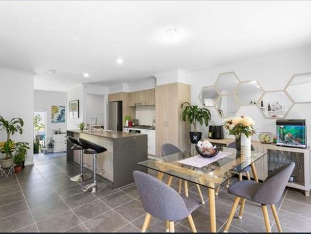 Spacious & Modern Townhouse in a Convenient Location