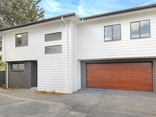 Spacious Modern Townhouse in a Quiet ThreeHome Complex