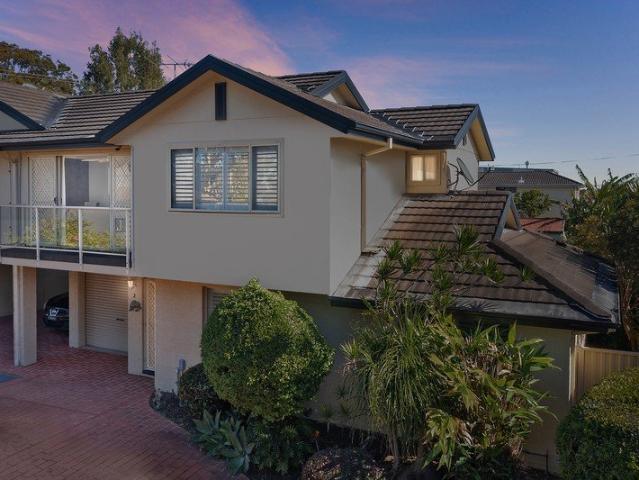 Spacious modern townhouse in convenient location