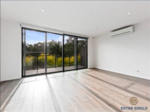 Spacious Modern Townhouse in Prime Bundoora Location