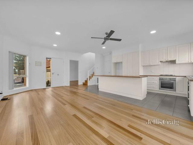 Spacious Modern Townhouse Lawns and Weeding Included in Lease