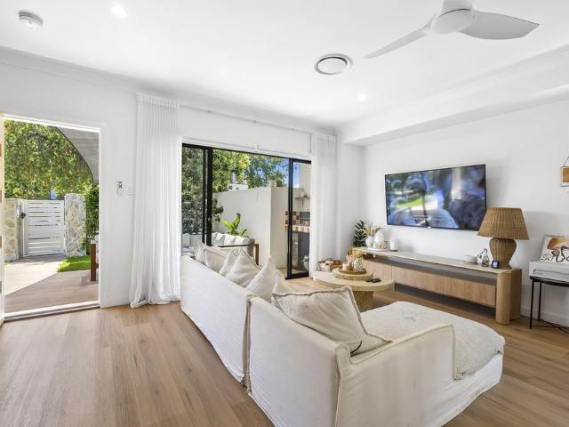 Spacious Modern Townhouse with Exceptional Indoor Outdoor Living