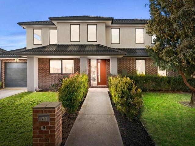 Spacious Modern Townhouse with Own Driveway