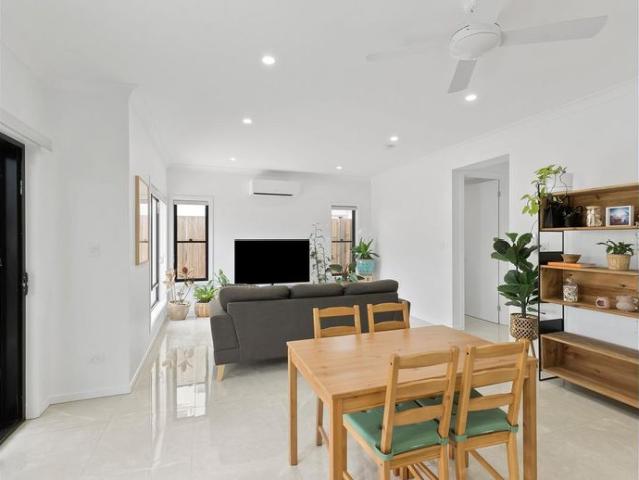 Spacious & modern townhouse