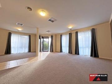 Spacious modern townhouse!