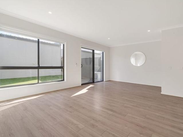 Spacious & Modern Townhouse!
