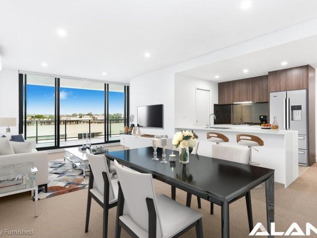Spacious Modern Three Bedroom Apartment Freshly Renovated