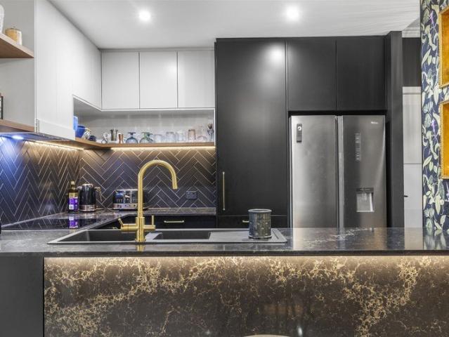 Spacious, Modern Two Bedroom Apartment in a Desirable Location