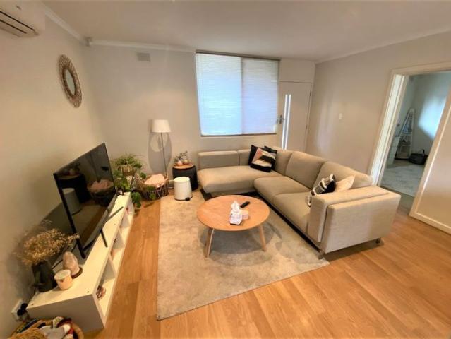 SPACIOUS & MODERN UNIT 100m FROM THE BEACH!