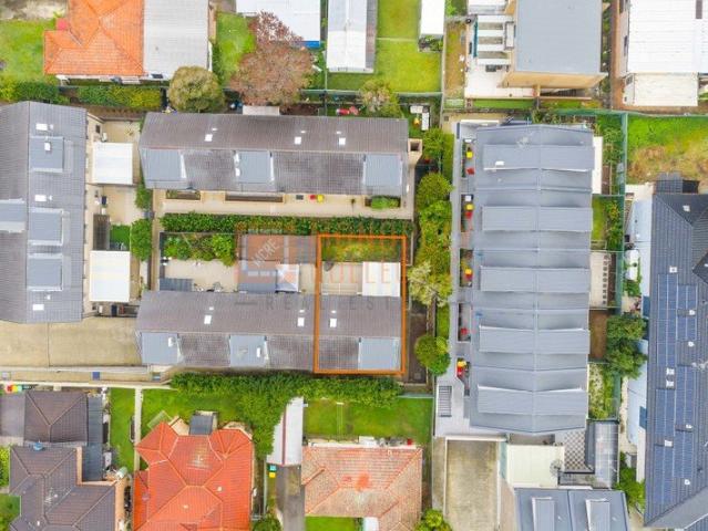 SPACIOUS MULTI LEVEL 4 BEDROOM TOWNHOUSE