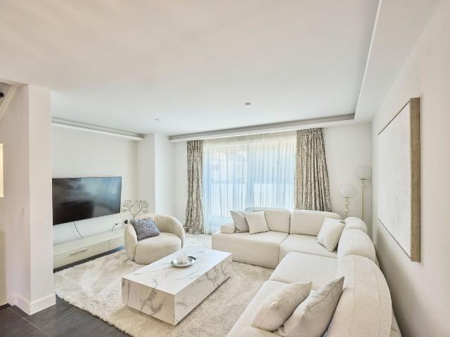 Spacious multi level designer home with terrace and two balconies – ideal for families or business stays Munchen Amsterdam Apartments for Rent