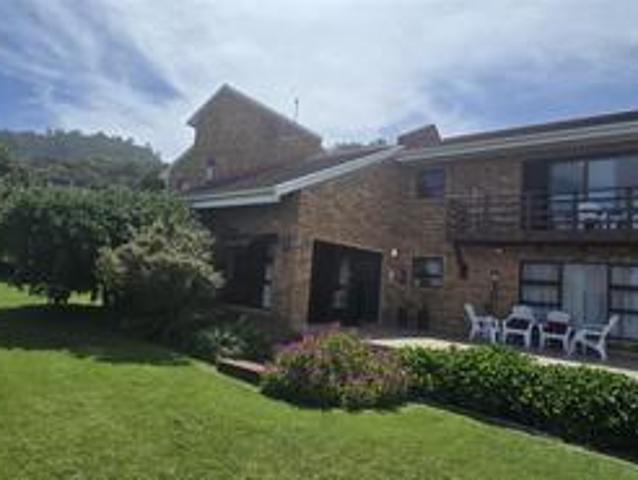 spacious multi level family home wit.