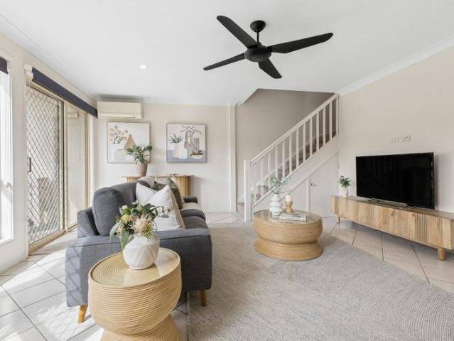 Spacious, Natural Light, Dual Courtyard