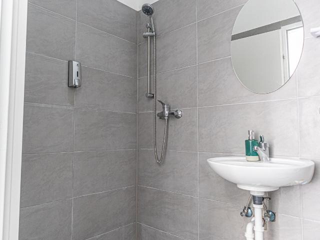 Spacious, neat suite, Vienna Amsterdam Apartments for Rent