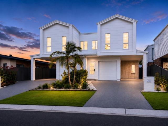 SPACIOUS, NEAR NEW DUPLEX DESIGNED FOR MODERN & MULTI GENERATIONAL LIVING
