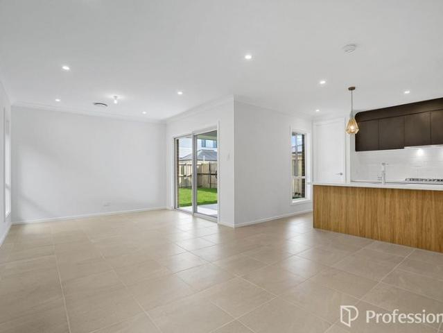 Spacious Near New Family Home in Gables