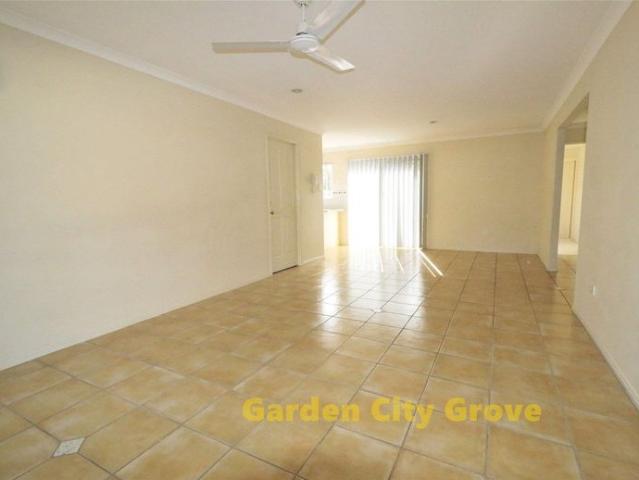 Spacious new painting villa at 25 Buckingham Place Eight Mile Plains