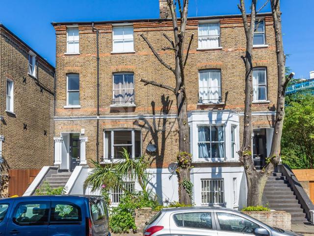 Spacious newly refurbished one bedroom set in a period conversion
