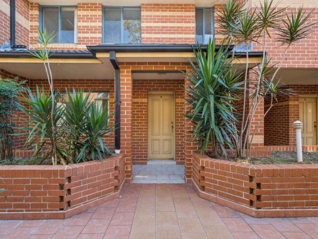 Spacious, North Aspect, Tri Level Townhouse