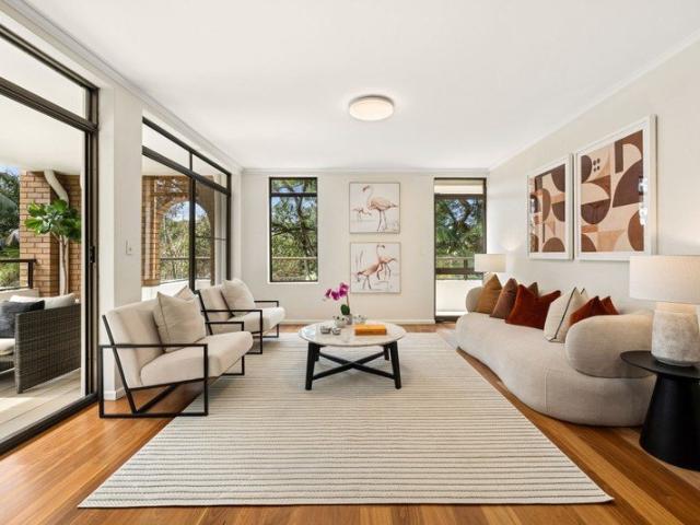 SPACIOUS NORTH EAST FACING APARTMENT BATHED IN SUNLIGHT