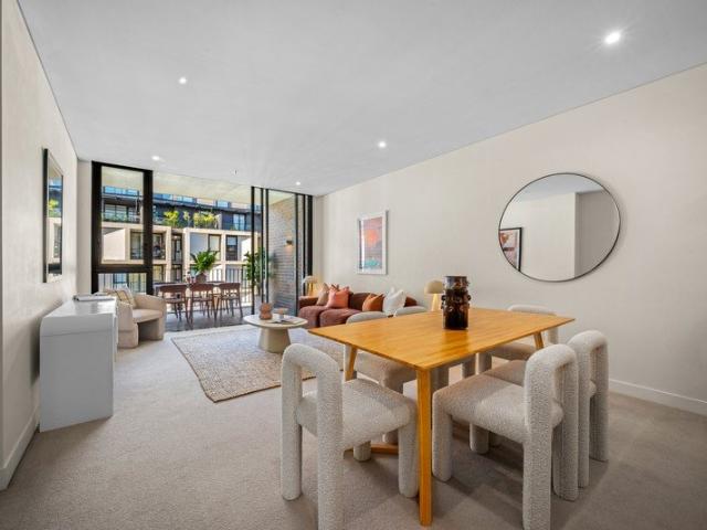Spacious North East Facing Apartment in Lifestyle Precinct