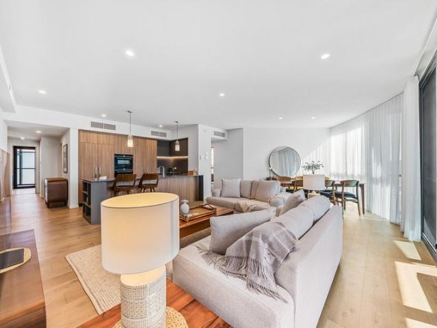 Spacious, North Facing 3 Bedroom, 2 Bathroom Apartment on Level 14