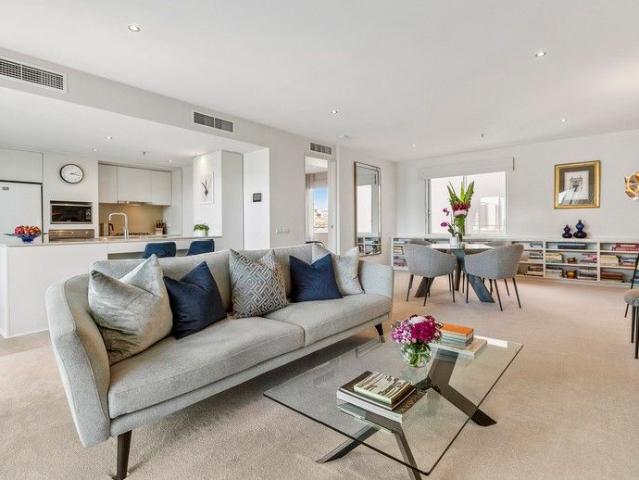 Spacious, north facing 2 bedroom apartment!