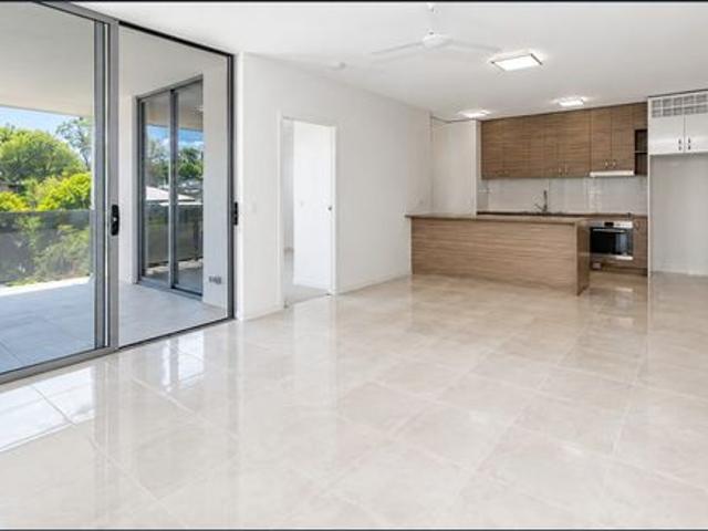 Spacious North Facing 2 Bedroom Apartment!