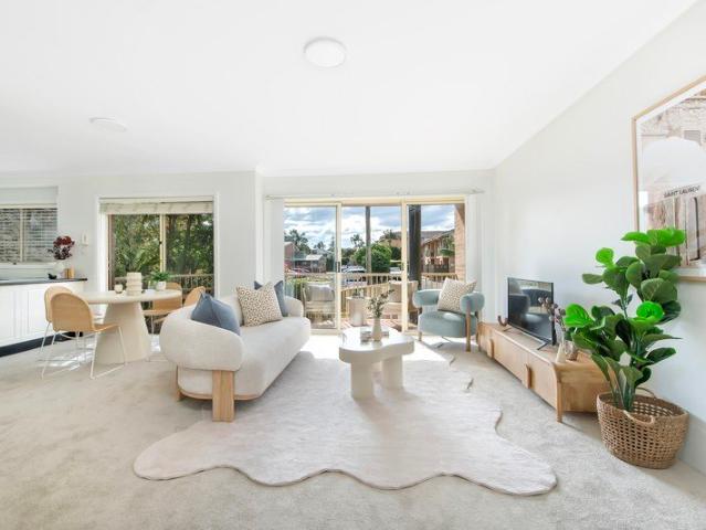 Spacious north facing apartment between Narrabeen Beach and Narrabeen Lake