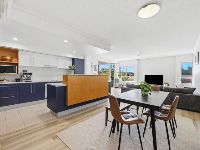 Spacious North Facing Apartment in Prime Robina Location!