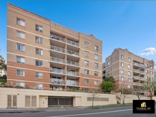 Spacious North Facing Apartment Walk to Everything!