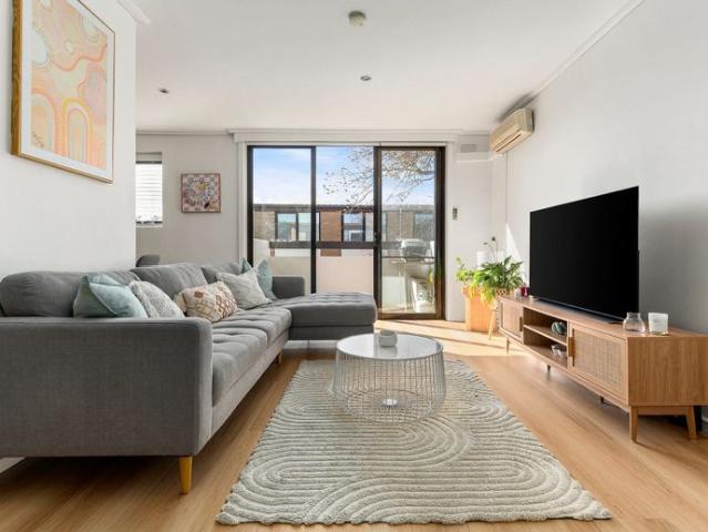 Spacious North Facing Apartment with City Views