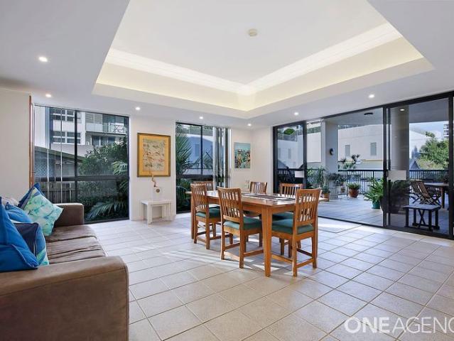 Spacious North Facing Apartment – 250m to Scarborough Beach/Village