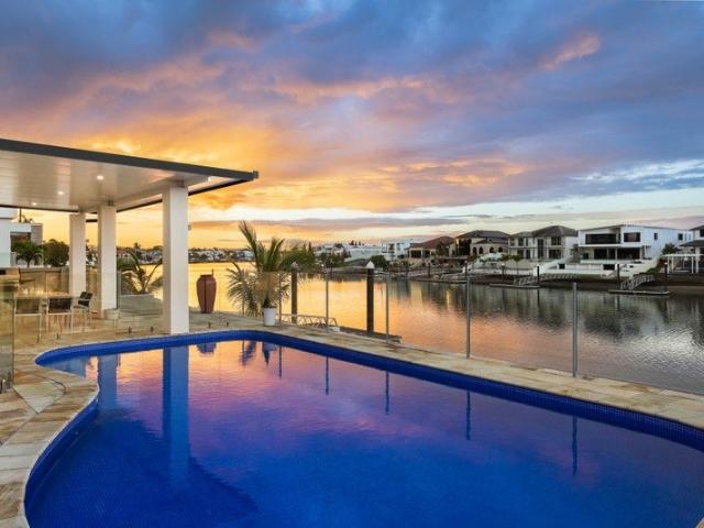 Spacious North Facing Family Haven on Main River
