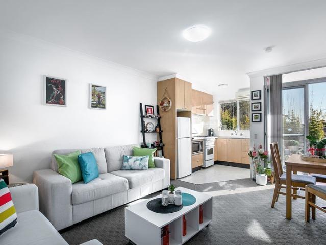 Spacious north facing Freshwater apartment with lock up garage