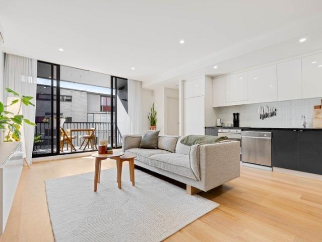 Spacious North Facing Renovated Abode By The Yarra