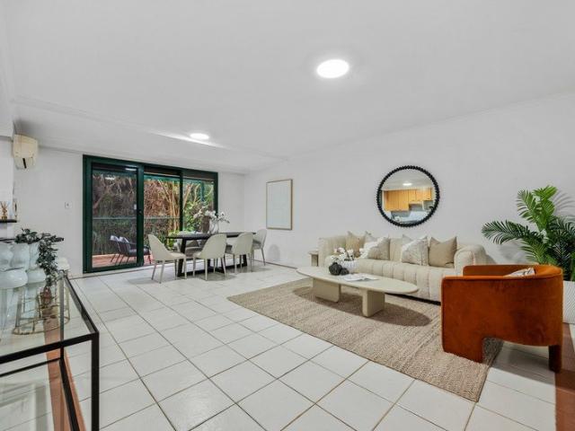 Spacious North Facing Townhouse in Resort Style Surrounds
