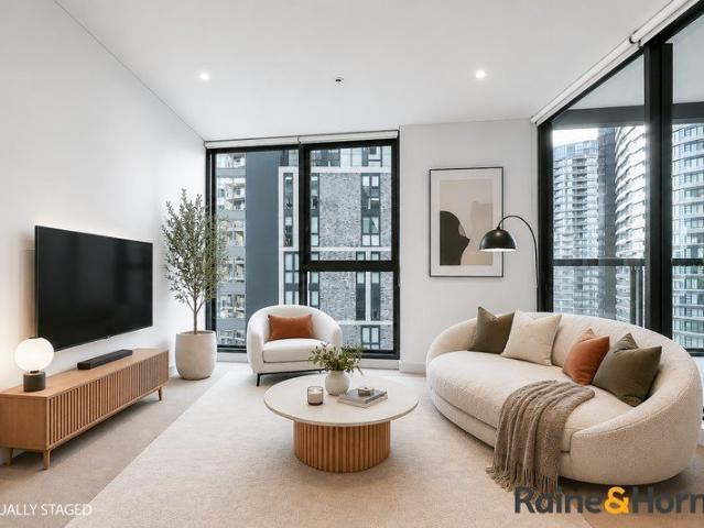 Spacious North facing Two Bedroom Apartment in Mirvac's 'Pavilions'