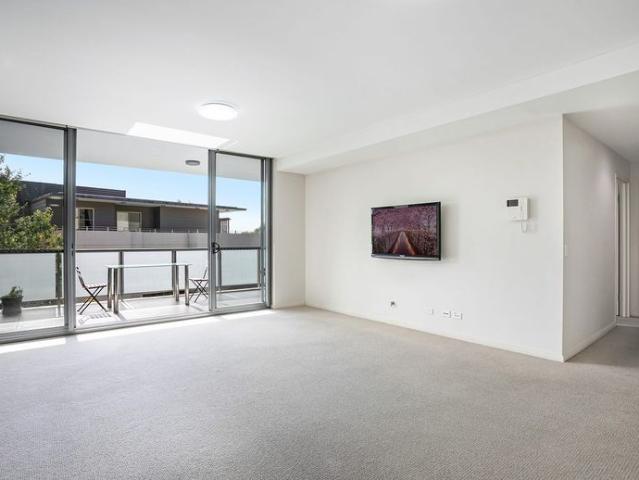 Spacious North Facing Unit Great Location