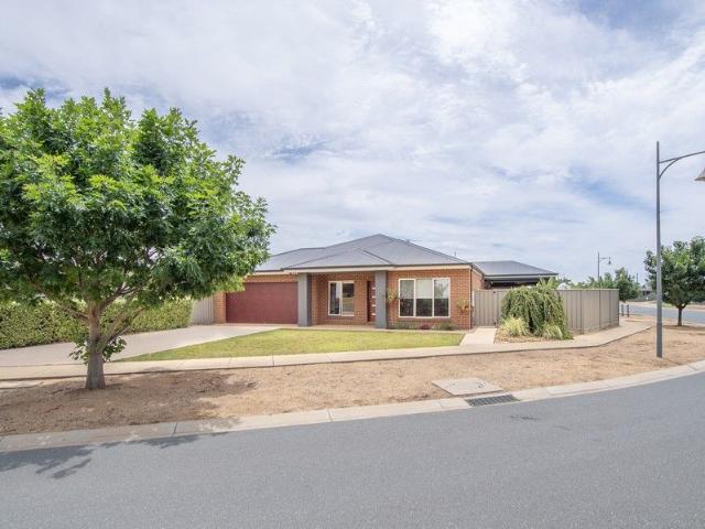 Spacious Northlinks Home