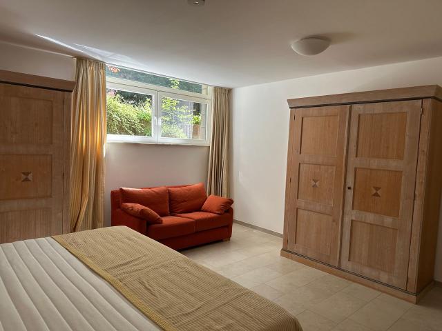 Spacious old apartment in Bochum city park, Bochum Amsterdam Apartments for Rent