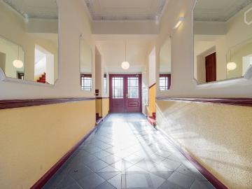 Spacious old style, charming 110 m2 lux. Apartment